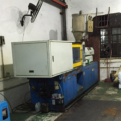 Injection machine 1